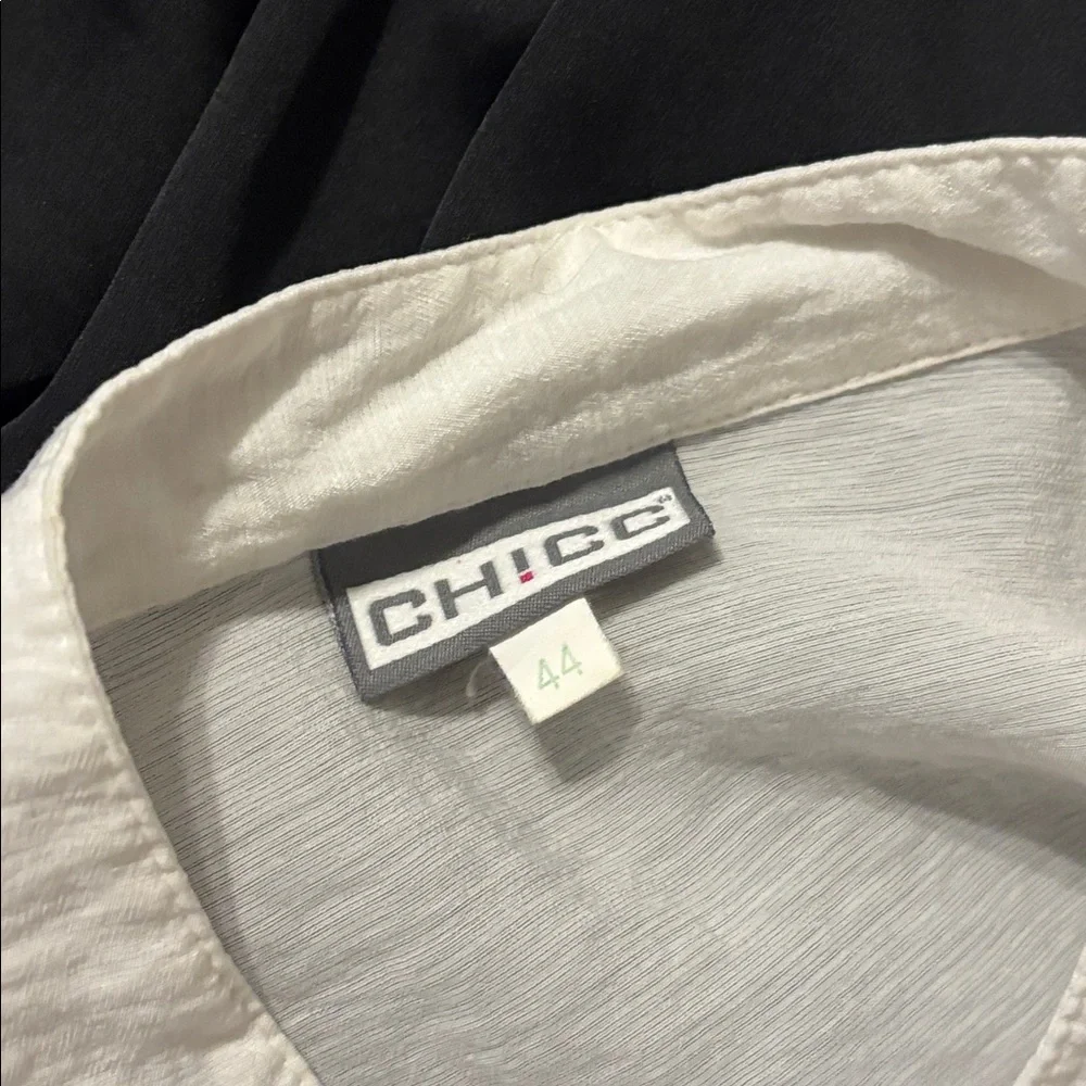 Lightweight White Button-Up Short Sleeve Shirt - Picture 7 of 7